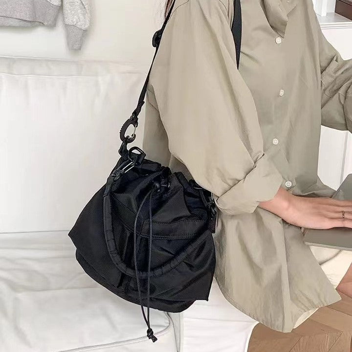 sac, sac à main, sac à dos, maroquinerie, sac végan, sac à main végan, sac à dos végan, cuir végan, cuir végétale, mode responsable, mode éthique, sac à main cuir végétale, sac femme, sacà main femme, sac à main végan femme, sac à main moderne, sac à main cuir, sac à main en paille, sac à main en toile, totes bags, totes bags végan