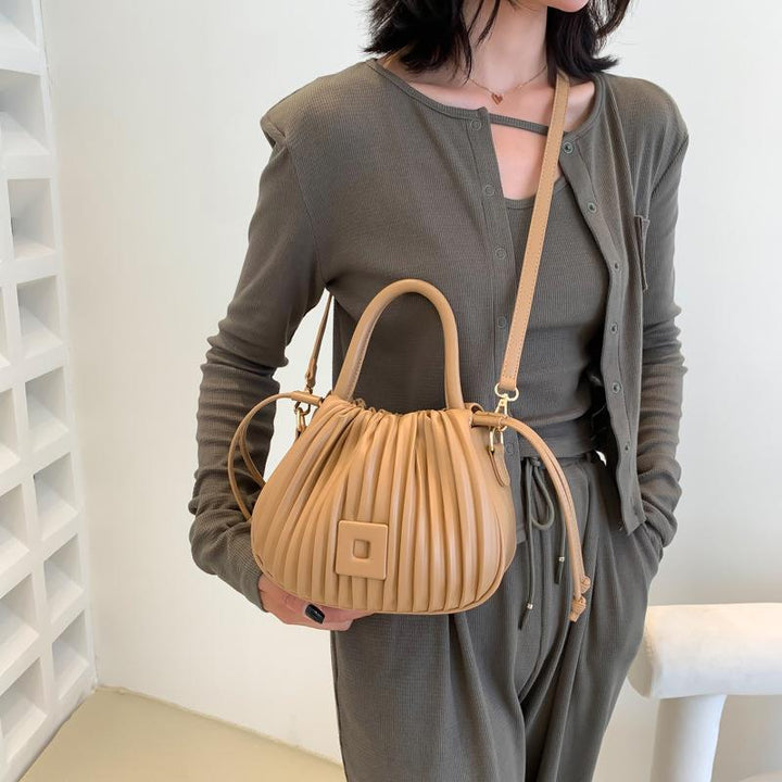 sac, sac à main, sac à dos, maroquinerie, sac végan, sac à main végan, sac à dos végan, cuir végan, cuir végétale, mode responsable, mode éthique, sac à main cuir végétale, sac femme, sacà main femme, sac à main végan femme, sac à main moderne, sac à main cuir, sac à main en paille, sac à main en toile, totes bags, totes bags végan