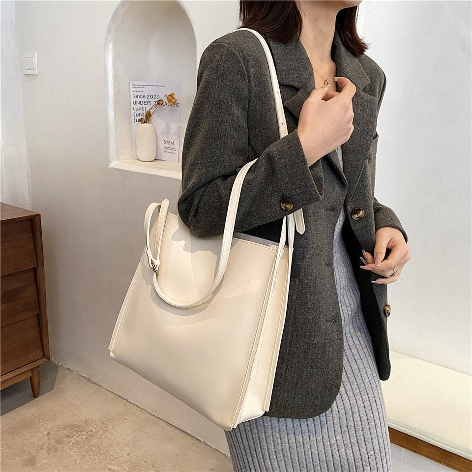 sac, sac à main, sac à dos, maroquinerie, sac végan, sac à main végan, sac à dos végan, cuir végan, cuir végétale, mode responsable, mode éthique, sac à main cuir végétale, sac femme, sacà main femme, sac à main végan femme, sac à main moderne, sac à main cuir, sac à main en paille, sac à main en toile, totes bags, totes bags végan